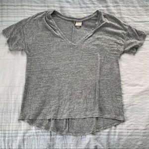 🚨LAST CHANCE: 5/$25🎉 V neck tee